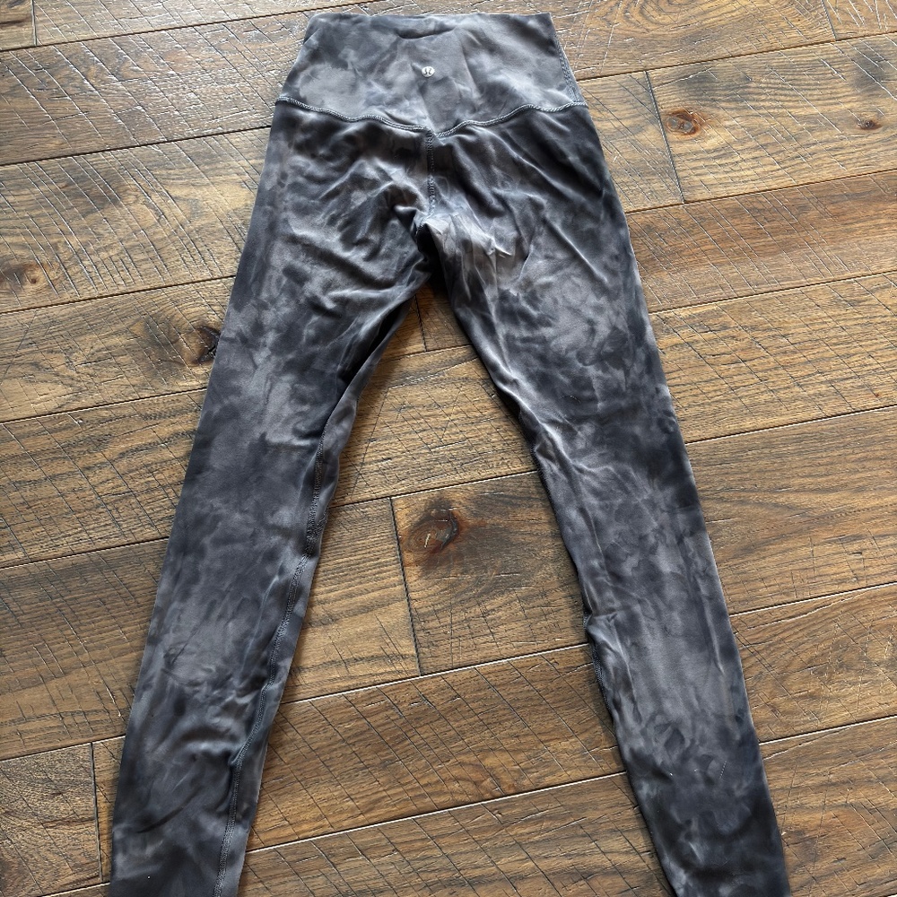 Lululemon size 4 align leggings 28"